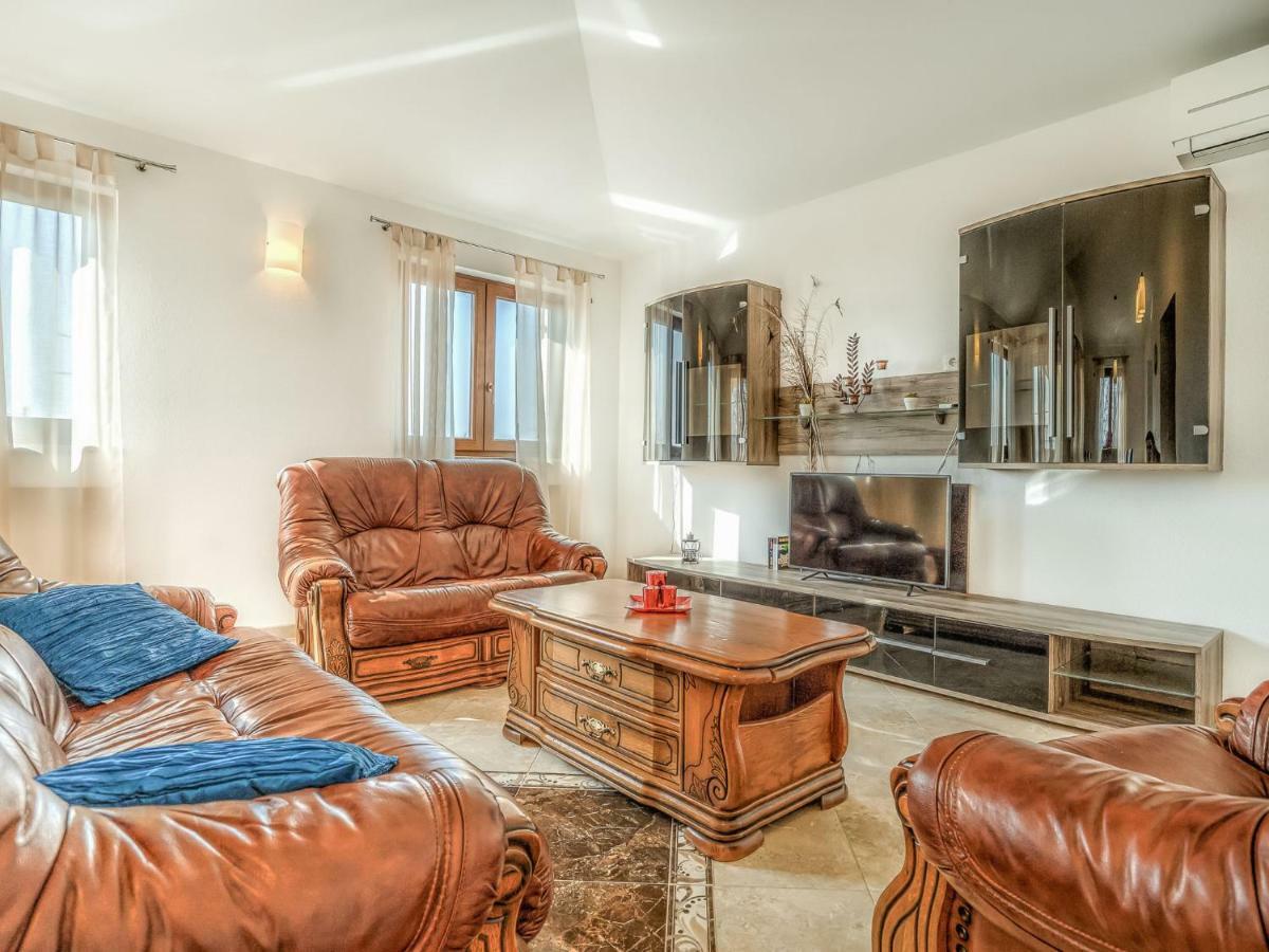 Apartment Ulika-2 Tar-Vabriga Bagian luar foto