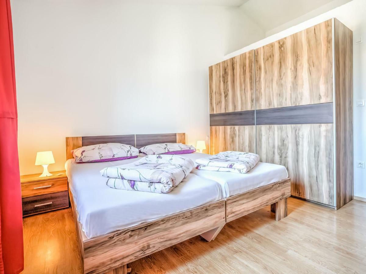 Apartment Ulika-2 Tar-Vabriga Bagian luar foto